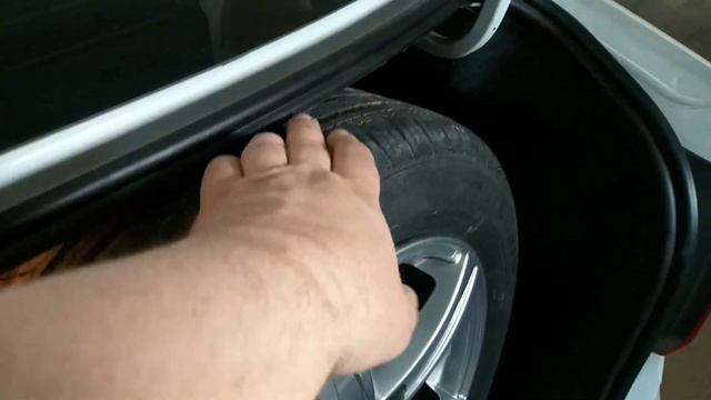 Как разместить четыре колеса в багажнике фольц поло.