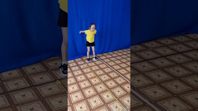 прыжок в длину с места. Захарова Сардаана. МБДОО дс "Кун туллуктара" смотреть онлайн