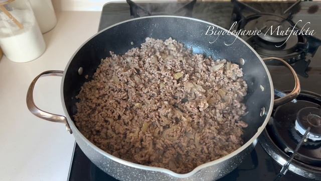 ?OKLAVA YOK✔ BU YÖNTEMLE EL AÇMASI BÖREK YAPMAK ÇOK KOLAY ? KAT KAT DIŞI ÇITIR KIYMALI BÖREK смотреть онлайн
