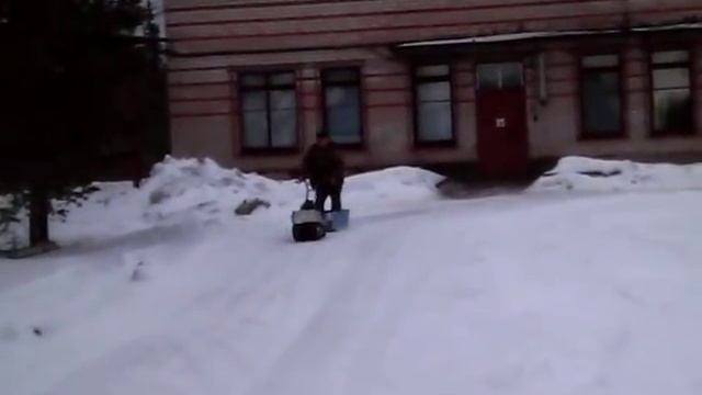 буксировщик с двигателем от мотороллера смотреть онлайн