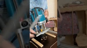 Установка фрезер Макита RP2301FC в стол монтажника дверей от Михаила Исаева.