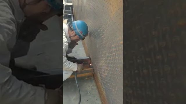 铆工李叫男工作视频2 смотреть онлайн