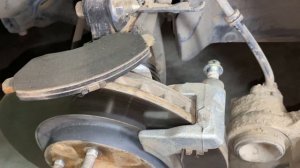 Как определить изношены ли тормозные колодки - Аутлендер 3