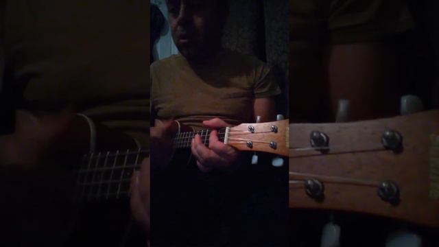 Playing The Vaselines "Son of a Gun" on the ukulele смотреть онлайн