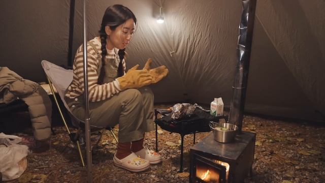 은밀한 산속 나만 알고 싶은 장소 |동계캠핑준비 |직화카레통닭|맥주한잔 смотреть онлайн