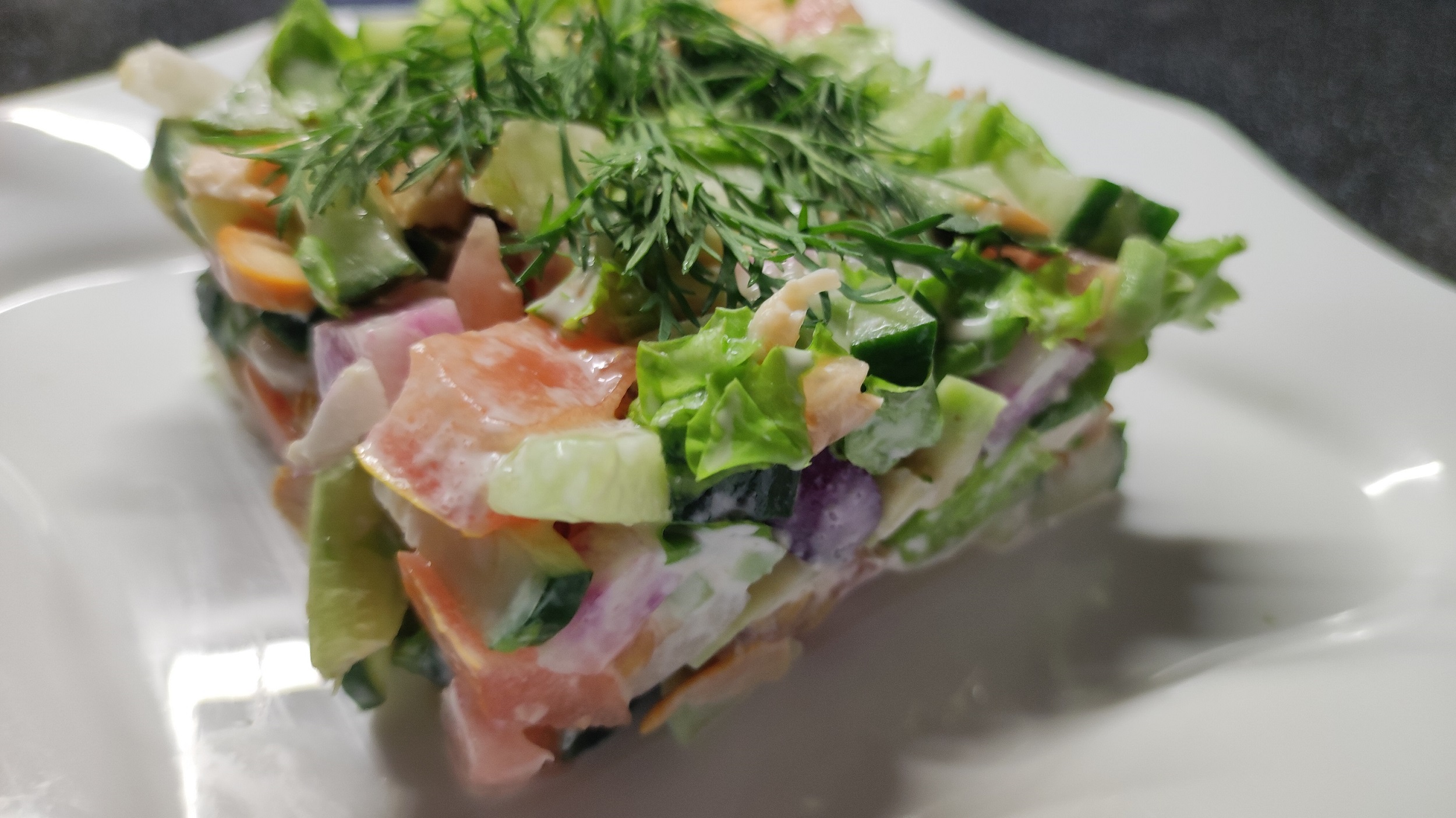 Необычный салат с копченой курочкой и редиской, такой салат вы точно не готовили смотреть онлайн