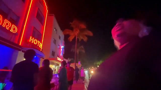 Photographing strangers in Miami South Point and Ocean Drive EP. 1 смотреть онлайн