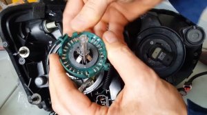 [f0X]  Subaru Impreza, замена лампы в би-ксеноновых линзах Hella