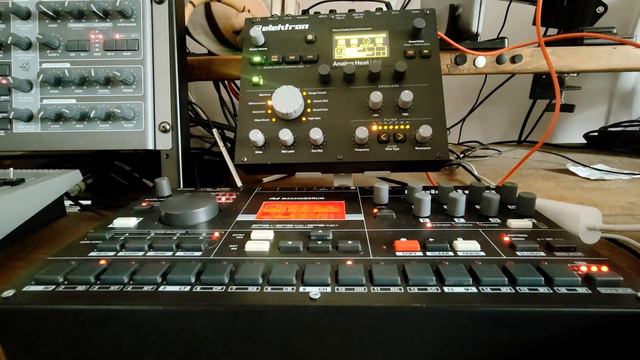 ELEKTRON MACHINEDRUM X [4] // LØSTLVLS смотреть онлайн