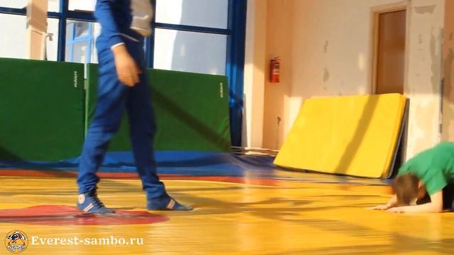 самбо в начальной школе часть 3-КУВЫРОК НАЗАД смотреть онлайн