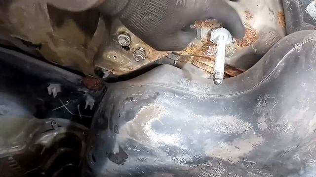 BMW E46 . Очистка , обработка заднего подрамника . Сварка больного места . Очистка от ржавчины . смотреть онлайн