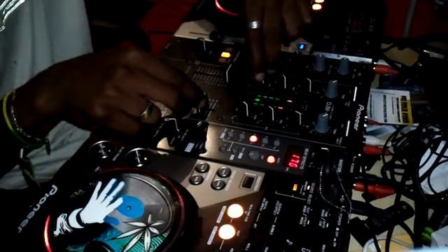 Selekta Maki Dem Talking medley смотреть онлайн