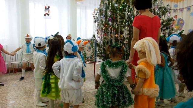Танец "Зимушка". Средняя группа смотреть онлайн
