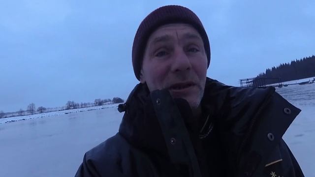 Ловля окуня на балду. Умею я выбирать погоду - то - 20, то +1 с дождём. Рыбалка в Беларуси. смотреть онлайн