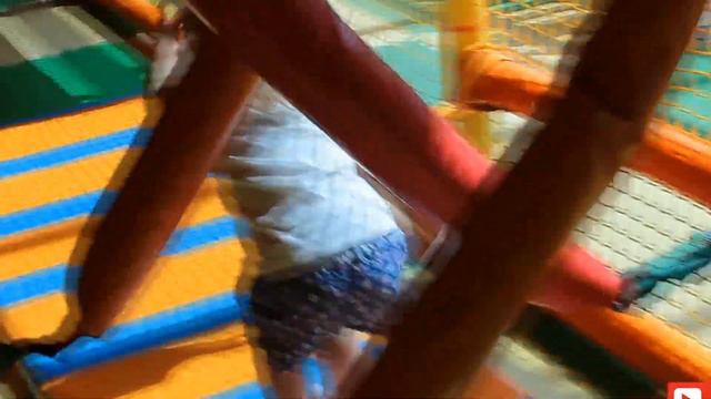 Кирюша и Ариша развлекаются в РАЙ ПАРКЕ Kirill and Arina fun in PARADISE PARK смотреть онлайн