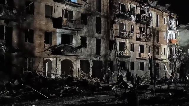 Вышгород, Киевская область. Ракета попала возле жилого дома смотреть онлайн