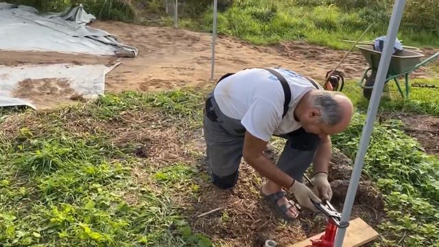 12.09.20. Переделали часть забора на новом участке. смотреть онлайн