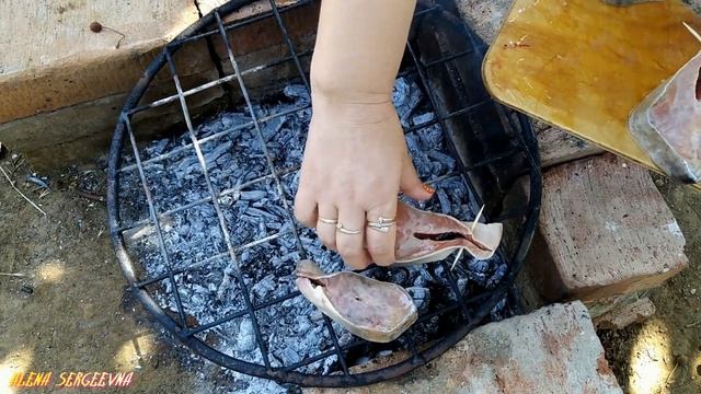 ГОТОВИМ ГОРБУШУ ГРИЛЬ на ПРИРОДЕ запекаем на УГЛЯХ  #природа #лето