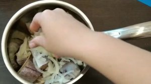 Всего два ингредиента и очень вкусное блюдо готово! Тушеная рыба с луком