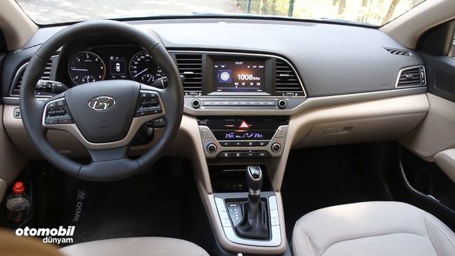 Hyundai Elantra vs Renault Megane Sedan - Karşılaştırma смотреть онлайн