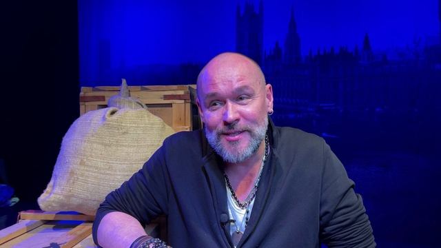 Максим Викторович Аверин - актер театра и кино, телеведущий, режиссер спектакля "Трехгрошовая опера" смотреть онлайн