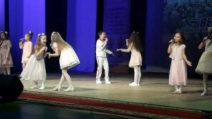 Спелый виноград на ветке Голос детства 8 марта 2019