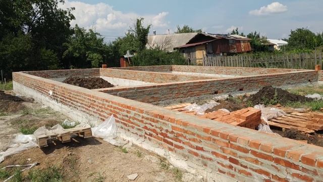 Кладка цоколя.Харьков