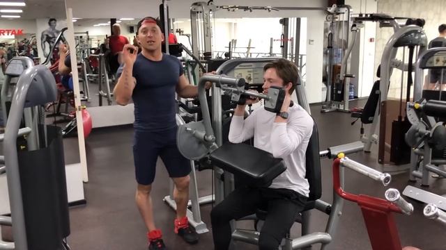 5.22. Разгибание рук сидя в блочном тренажере смотреть онлайн