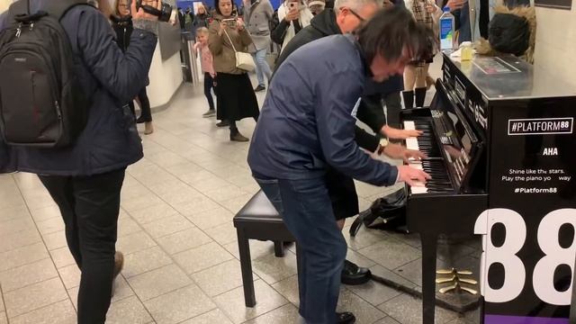 BOOGIE WOOGIE PIANO ON THE SUBWAY смотреть онлайн