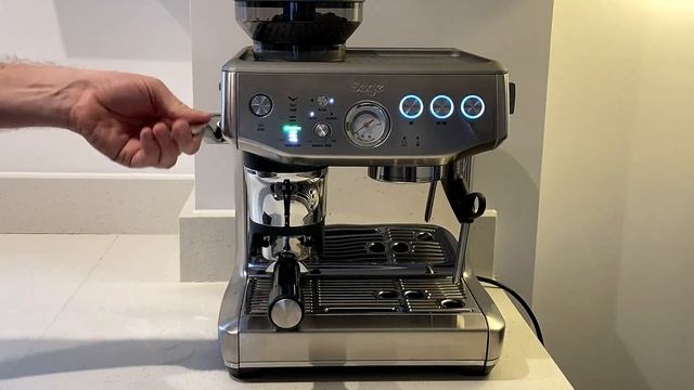 Barista Express Impress Review | The BEST Coffee Machine (?) смотреть онлайн