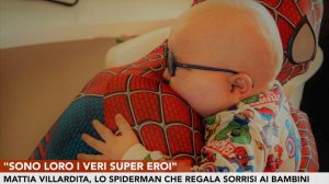 Mattia Villardita, l'uomo ragno che regala sorrisi ai piccoli pazienti