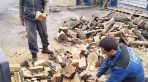Колим дрова слушаем сигнал тревоги и комментируем каски не для нас
