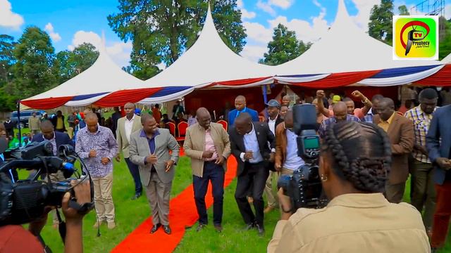 Douglas Otiso live Dancing with D.P William Samoe Ruto смотреть онлайн