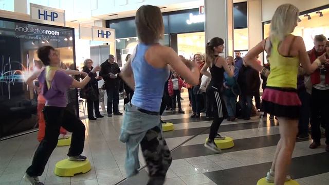 Zumba Step - démo Belle Ile - Kendji Girak - Conmigo - Zumba à Liege смотреть онлайн