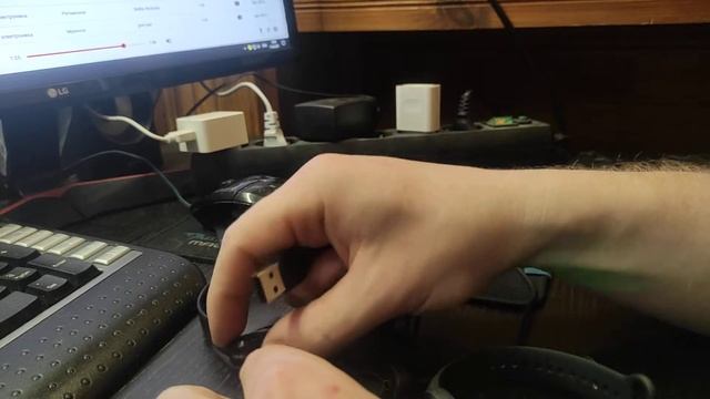 Как заряжать фитнес браслеты Xiaomi Mi Band смотреть онлайн