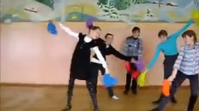В школе делать было нечего :D смотреть онлайн