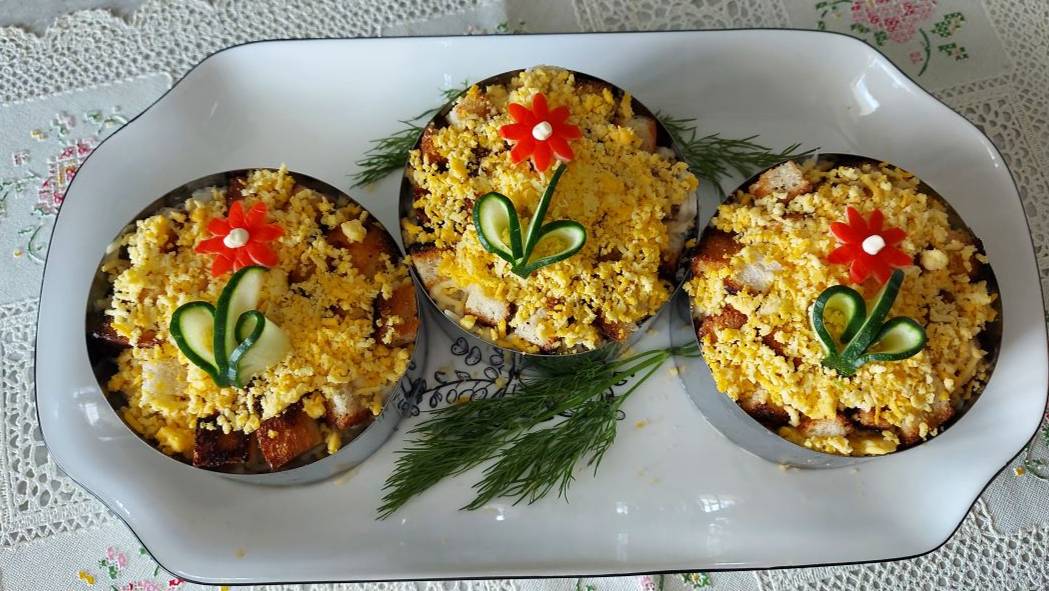 Салат с крабовыми палочками смотреть онлайн