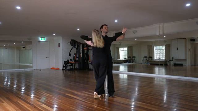 Double Reverse Spin - Waltz смотреть онлайн