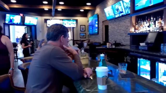 США. Бар, в котором кормят. Irish Pub. смотреть онлайн