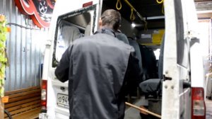 Замена заднего левого стекла Ford Transit