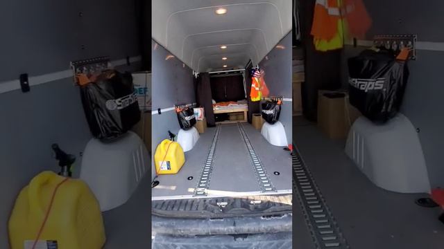 Mercedes Sprinter Van Build for Expedited Freight смотреть онлайн