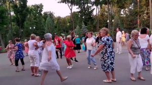 КАКИМИ РАНЬШЕ БЫЛИ МЫ, ТАКИМИ И ОСТАЛИСЬ! ТАНЦЫ В ПАРКЕ ГОРЬКОГО ХАРЬКОВ МИРНЫЙ.mp4