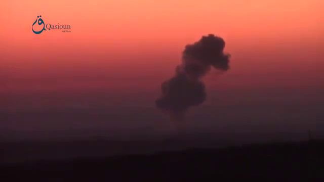 Qasioun News Idlib Russian warplanes launch airstrikes over Tal Marq village 23 12 2015 смотреть онлайн