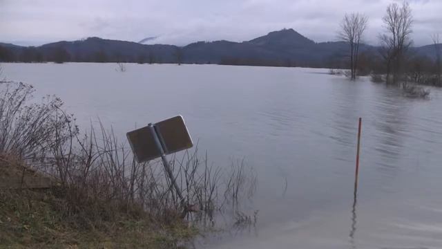 Nadiruća visoka voda na Planinskom polju смотреть онлайн