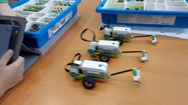 Детский центр робототехники Умник - гонки роботов-пылесосов смотреть онлайн