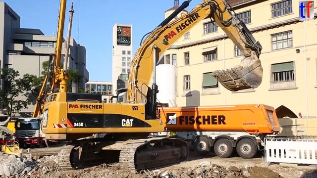 CATERPILLAR 345D L & Mercedes-Benz Dump Trailers / Fa. FWA Fischer, Stuttgart, Germany, 21.08.2014. смотреть онлайн