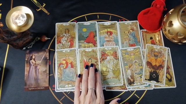 Гадание на ТАРО: Четыре Королевы: Дружба или любовь? Интересую ли я его как женщина? смотреть онлайн