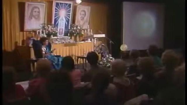 Фиолетовое пламя для очищения чакр. Веления с Элизабет Клэр Профет смотреть онлайн