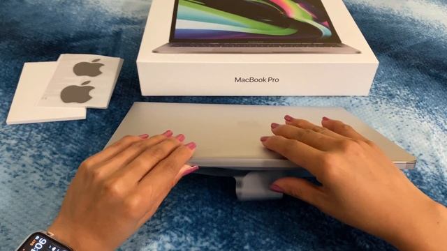 NEW APPLE'S MACBOOK PRO UNBOXING “13-inch” | M1 CHIP & TOUCHBAR | MY FIRST MACBOOK 2021 смотреть онлайн