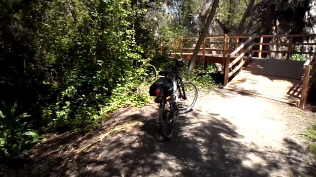 Fuji Special Police Mountain Bike on a Trail смотреть онлайн